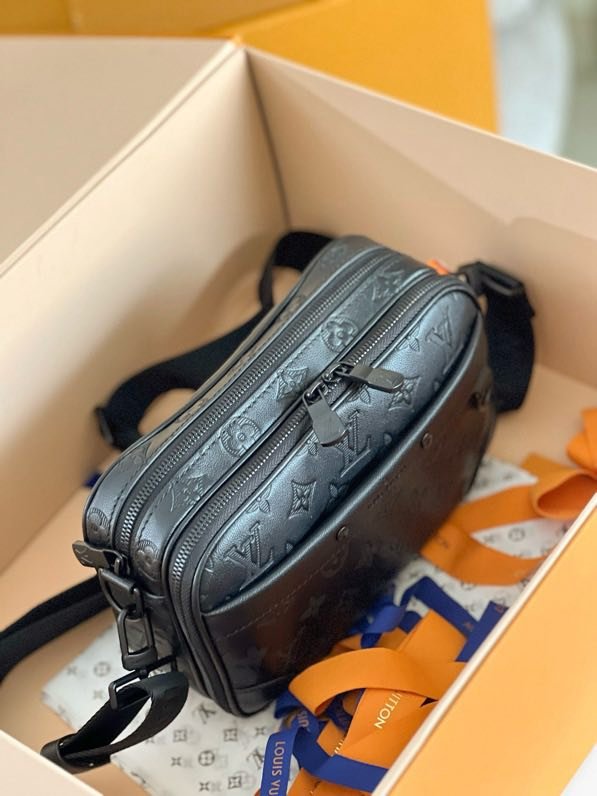 A bag messenger Alpha leather 24 cm фото 6