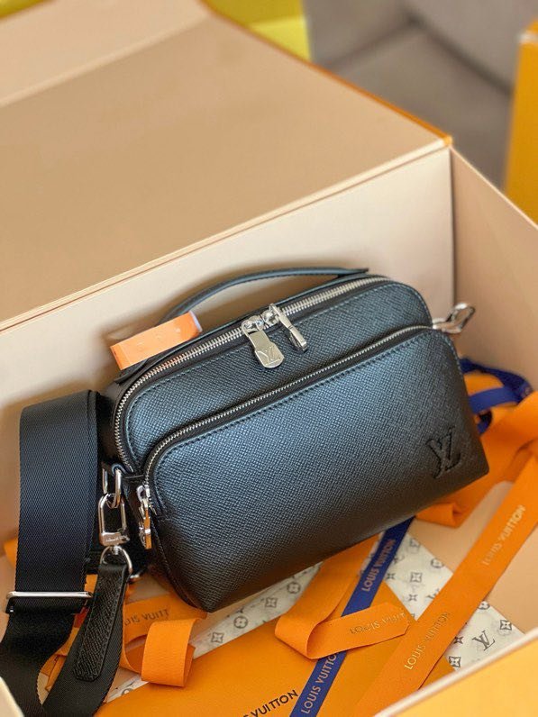 A bag messenger Avenue 22 cm