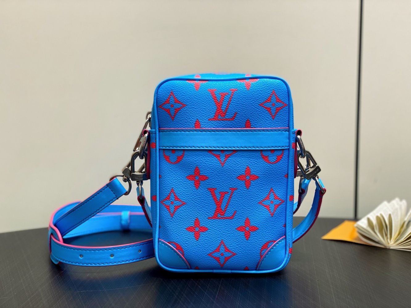 A bag messenger Danube Crossbody 21 cm