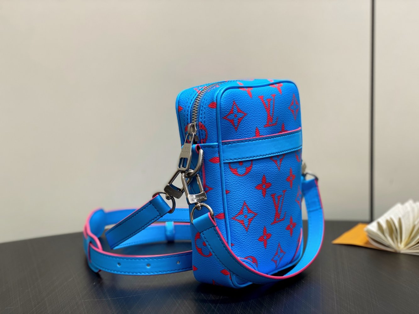 A bag messenger Danube Crossbody 21 cm фото 2