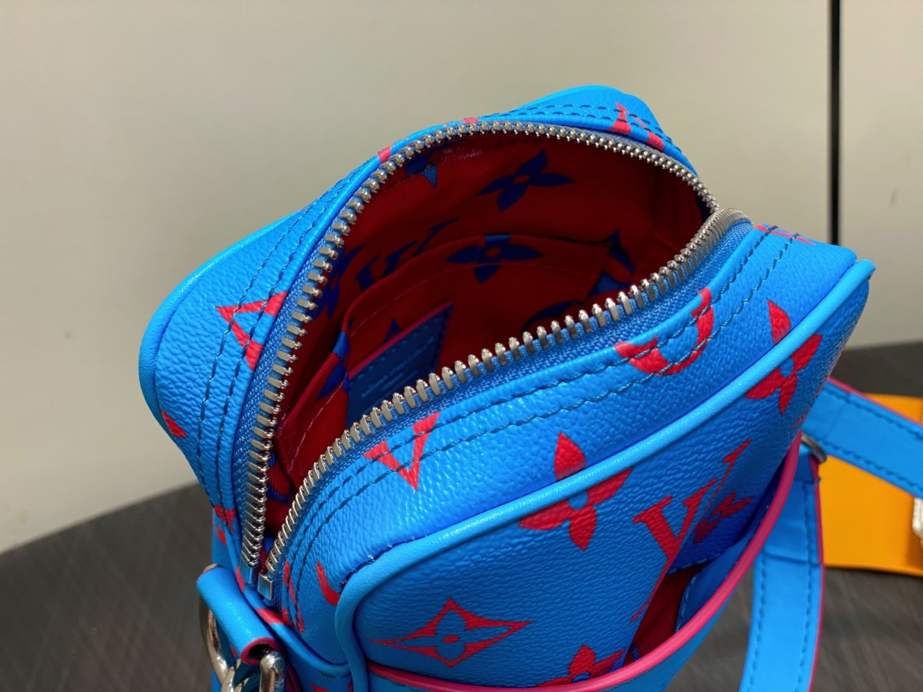 A bag messenger Danube Crossbody 21 cm фото 7