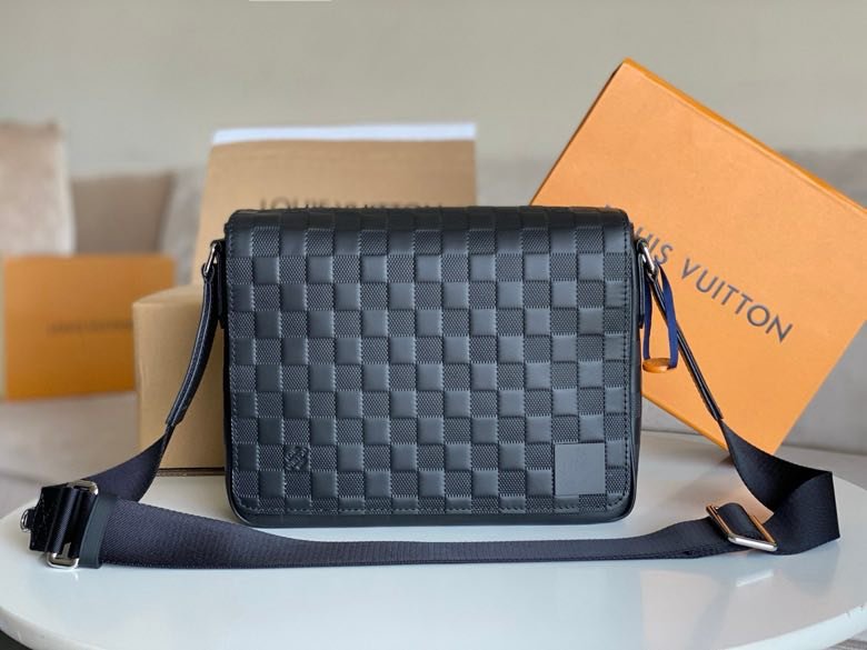 A bag messenger DISTRICT 26 cm