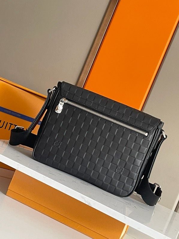 Сумка мессенджер District 26 см