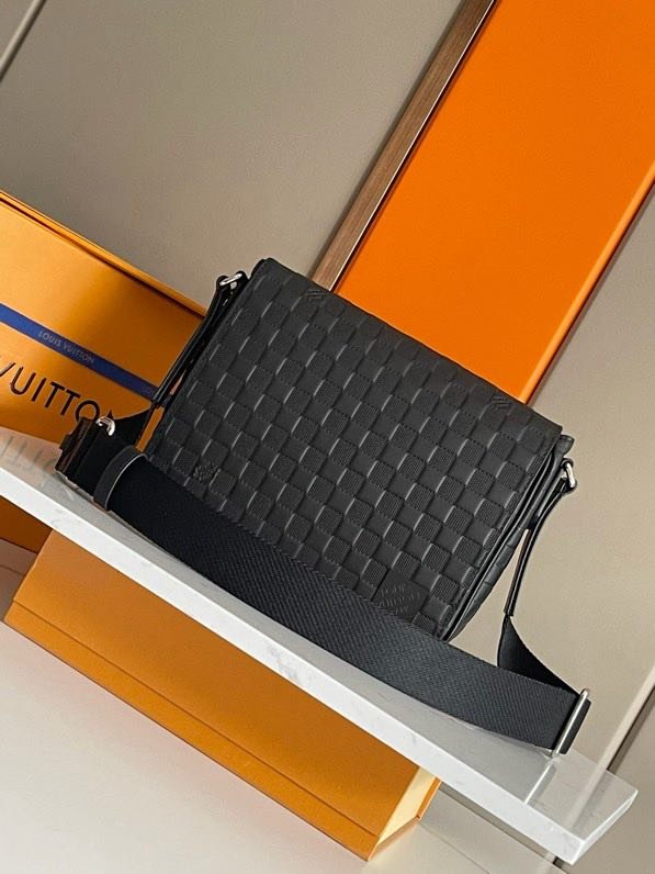 Сумка мессенджер District 26 см фото 5