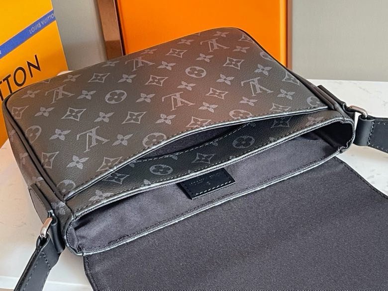 Сумка мессенджер District 26 см фото 5