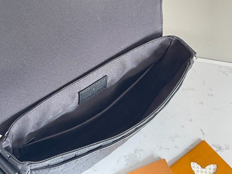 Сумка мессенджер District 26 см фото 8
