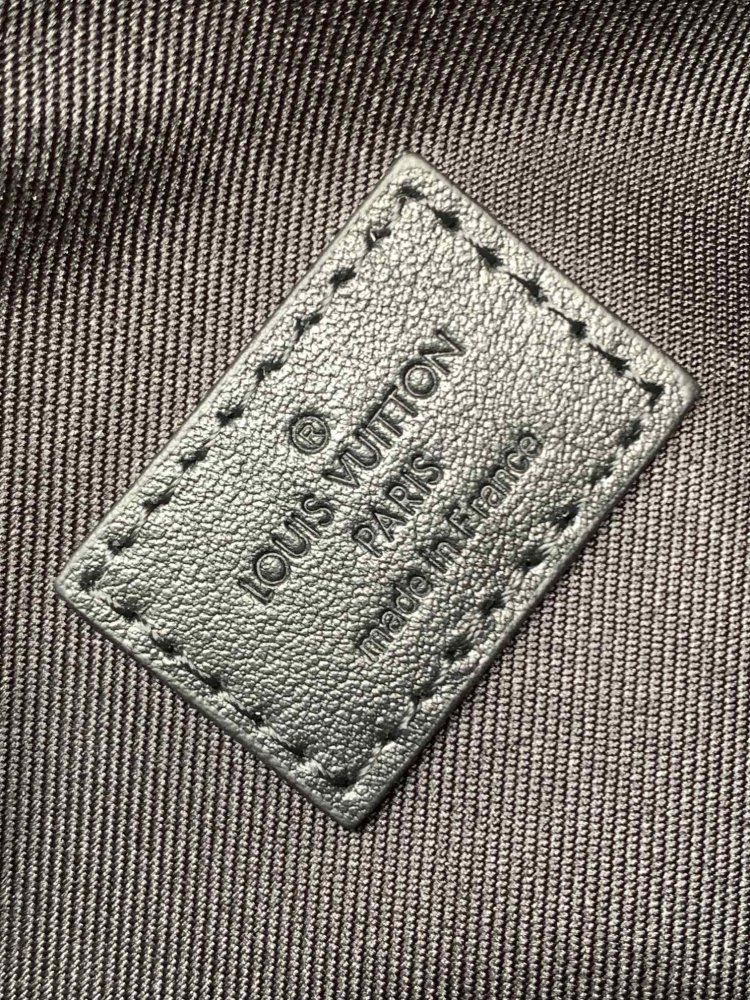 Сумка мессенджер Getaway из кожи Taurillon с тиснением Monogram фото 9