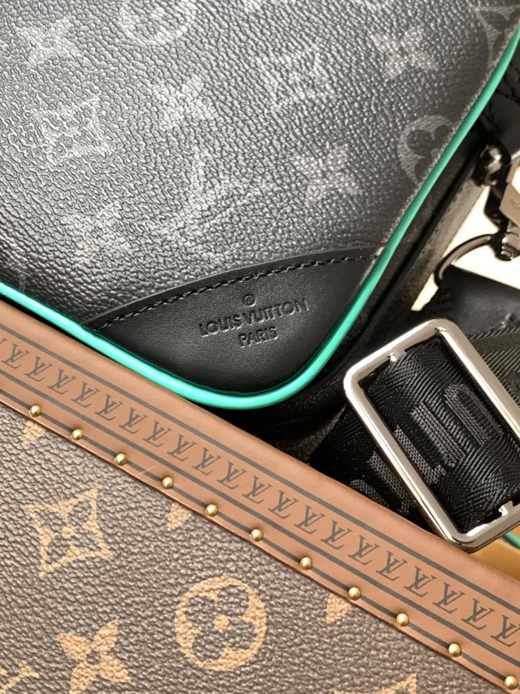 Сумка месенджер з канви Monogram Eclipse Reverse фото 5