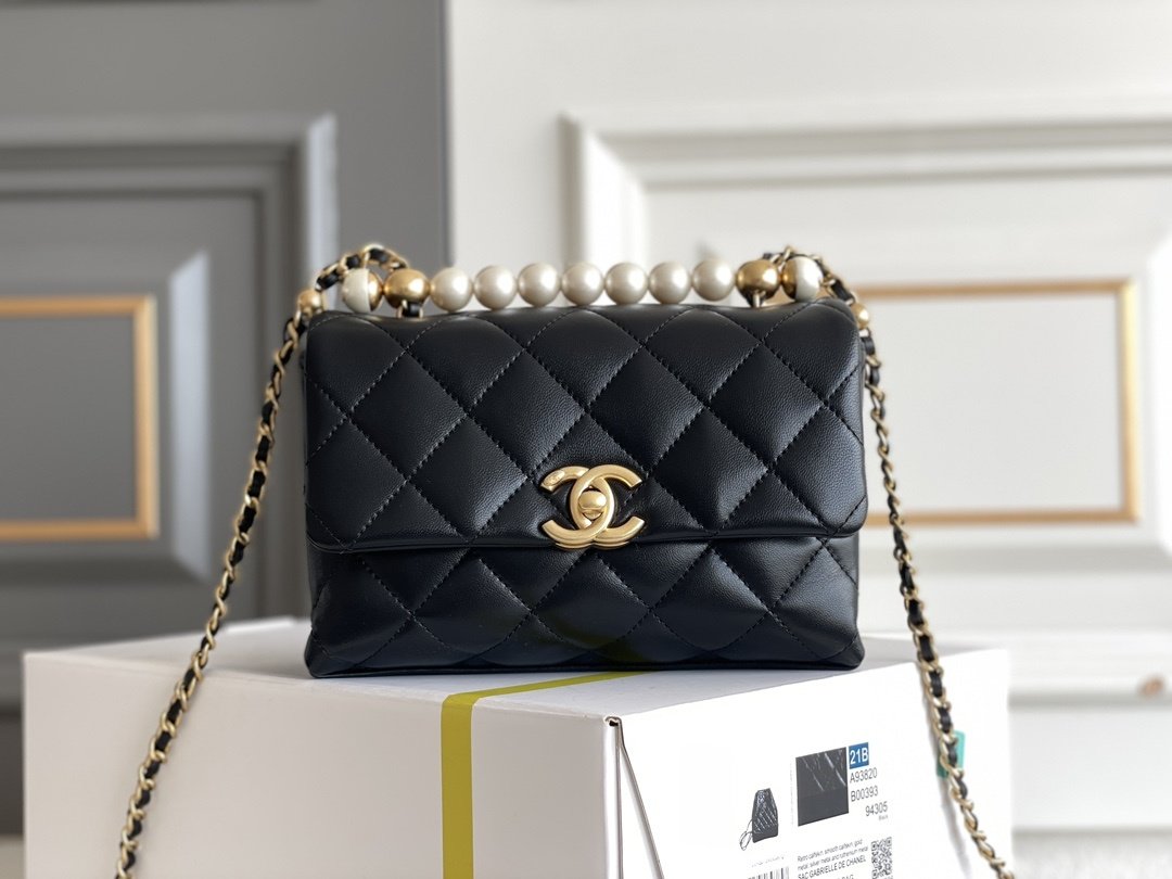 A bag Mini Flap Bag 19 cm at skin Lambskin