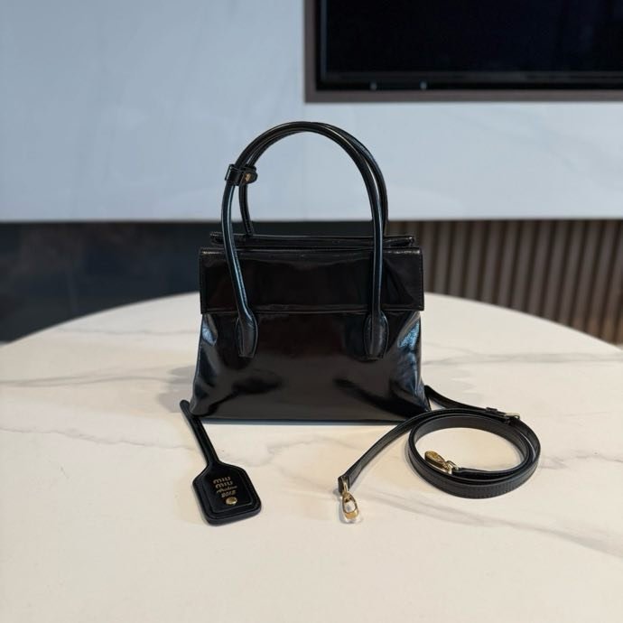 Сумка Miu Miu Solitaire из блестящей кожи фото 5