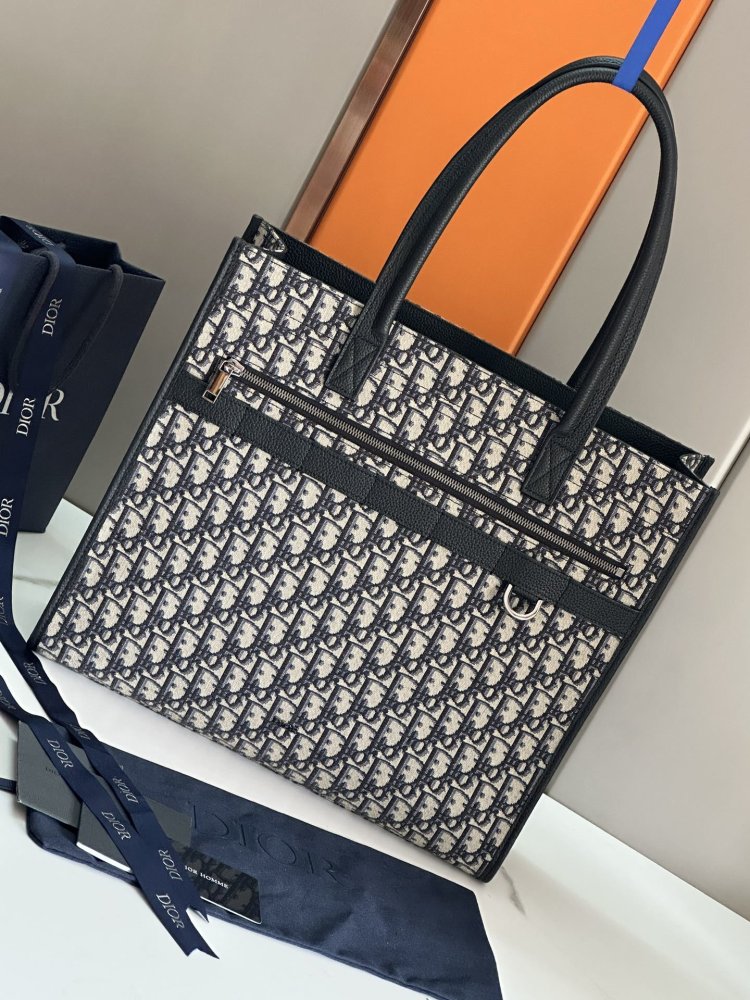 A bag men's Dior Safari 39 cm