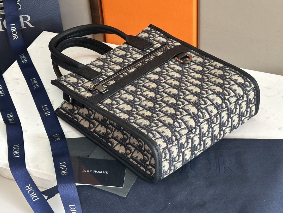 A bag men's Dior Safari North-South фото 5