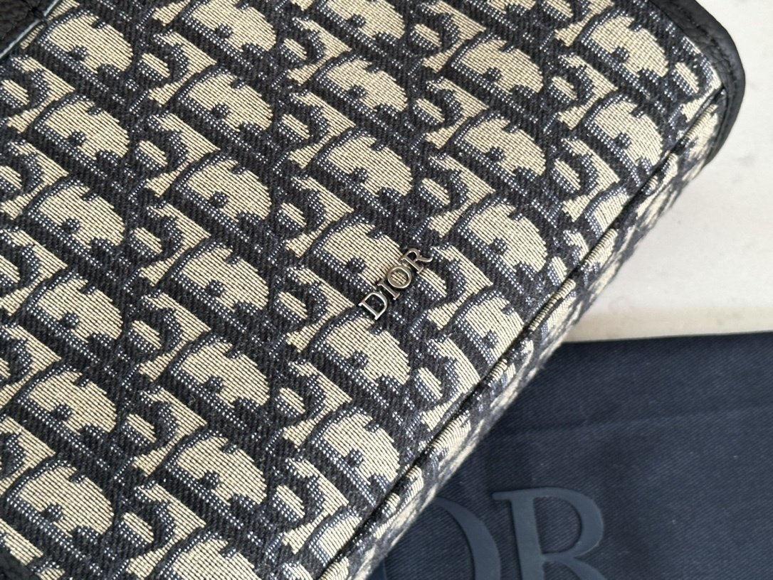 A bag men's Dior Safari North-South фото 6