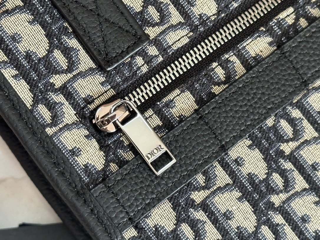 A bag men's Dior Safari North-South фото 7