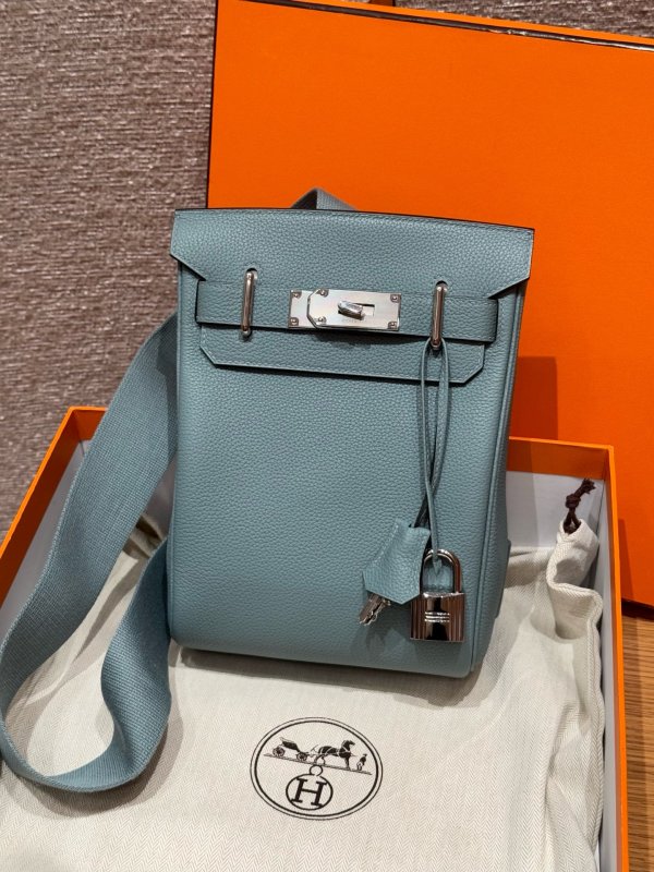 A bag men's Hac a Dos 28 cm at skin Togo