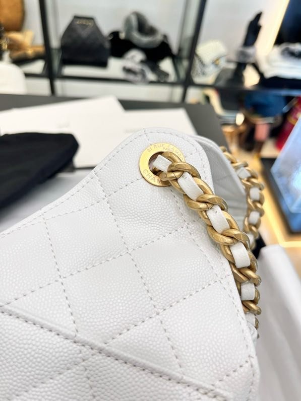 A bag on shoulder leather THE CHANEL 25 фото 2