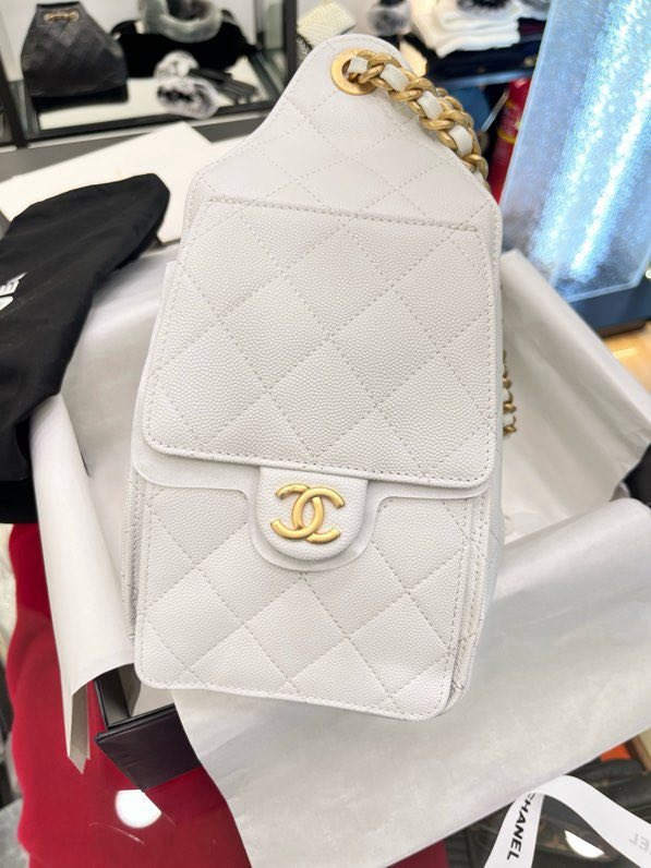 A bag on shoulder leather THE CHANEL 25 фото 3