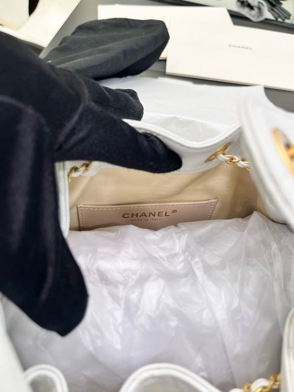 A bag on shoulder leather THE CHANEL 25 фото 5