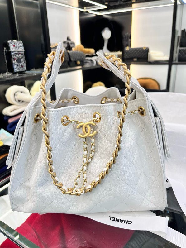 A bag on shoulder leather THE CHANEL 25 фото 6