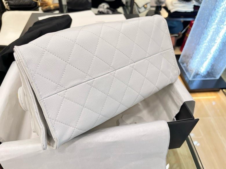 A bag on shoulder leather THE CHANEL 25 фото 9