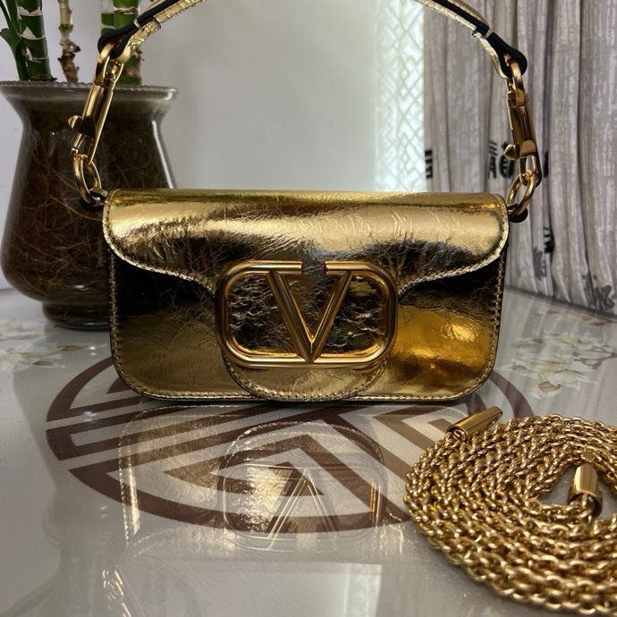 Сумка на плече Poudre Micro Loco з телячої шкіри з логотипом Vlogo