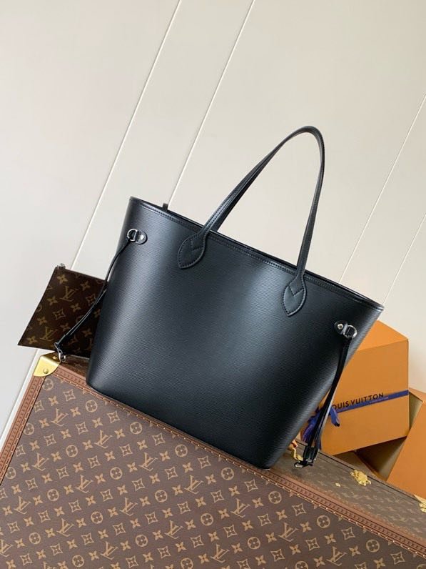 A bag Neverfull Medium 32 cm