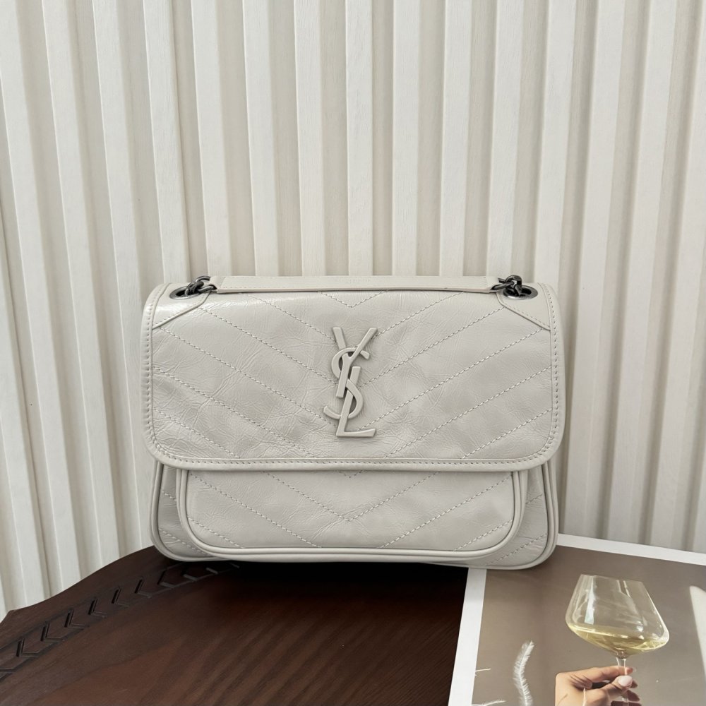A bag Niki 28 cm