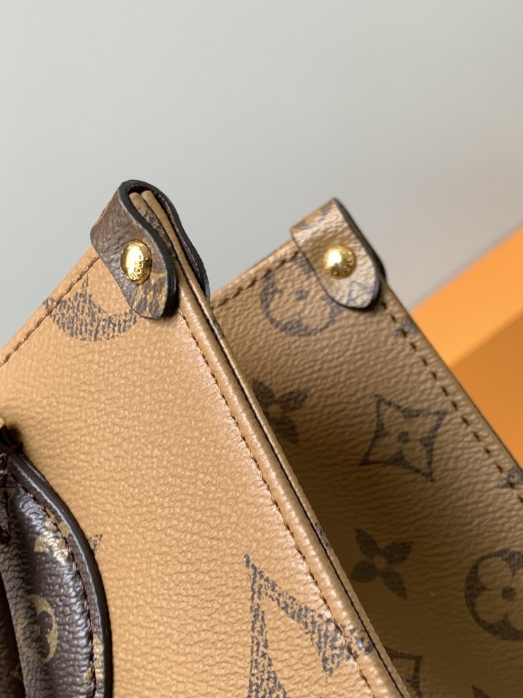 Сумка OnTheGo Small 25 см фото 7