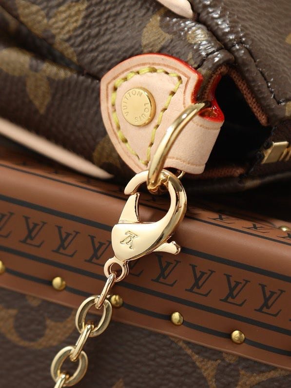 A bag Pochette Eva 27 cm фото 2