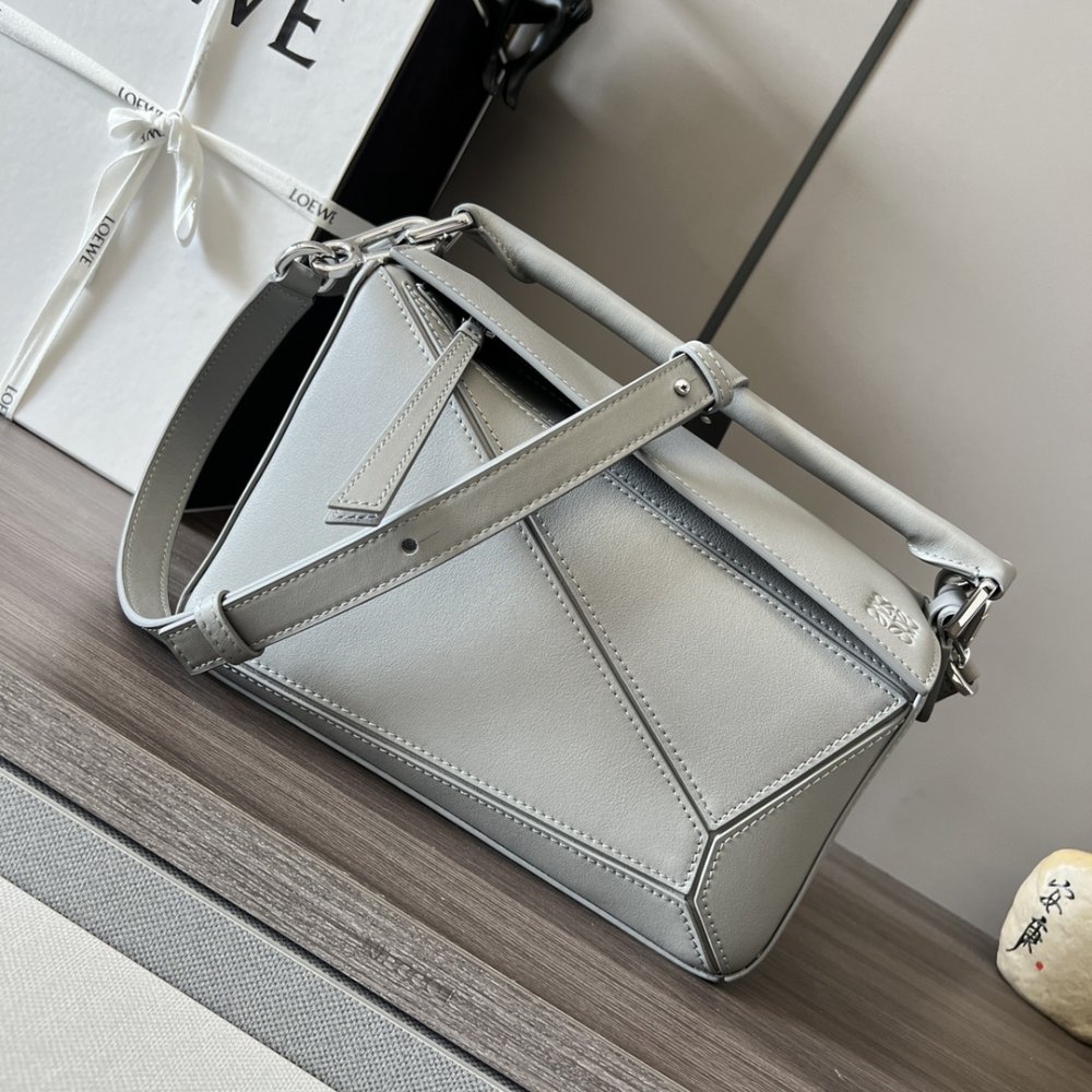 A bag Puzzle 24 cm of veal skin
