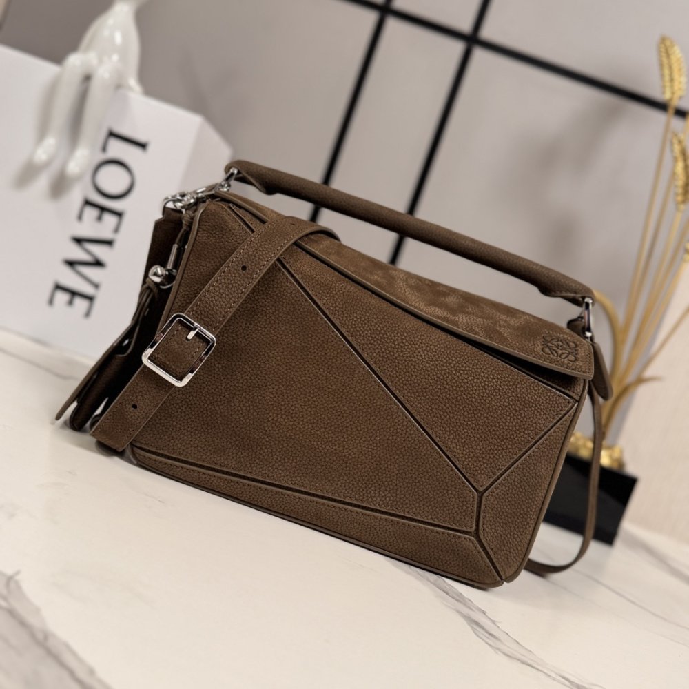 A bag Puzzle 24 cm of grained skin