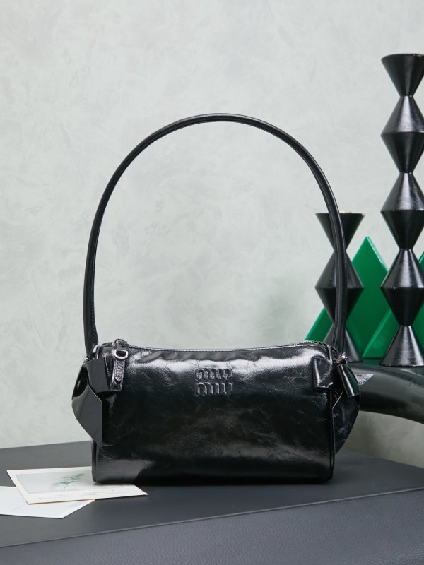 A bag Ribbon 21 cm leather