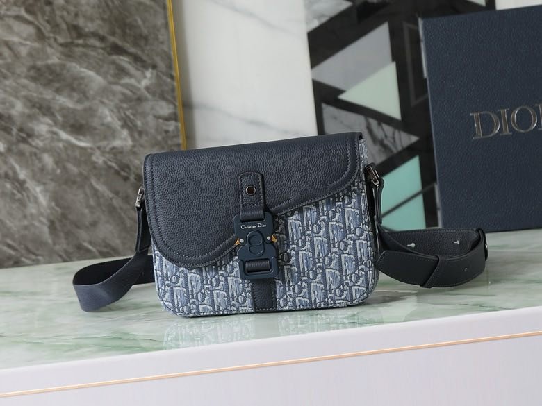 Сумка Saddle Messenger 23 см