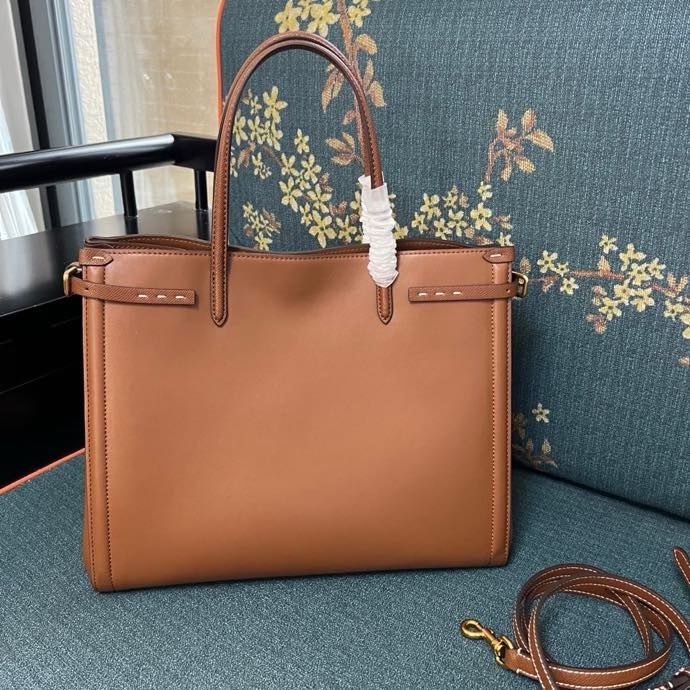 Сумка шоппер Valentino Garavani Antibes среднего размера из кожи 35 см фото 2