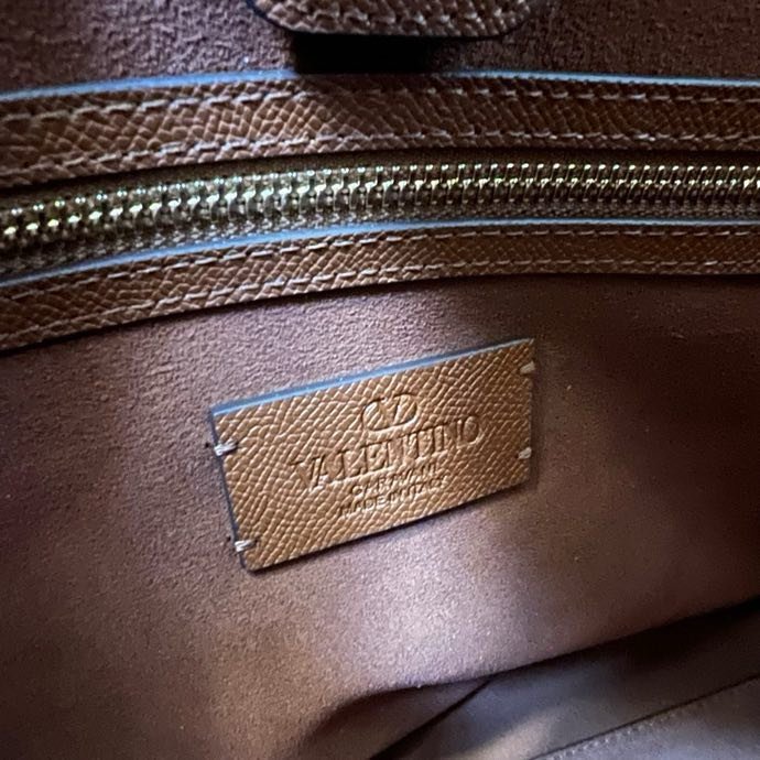 Сумка шоппер Valentino Garavani Antibes среднего размера из кожи 35 см фото 3