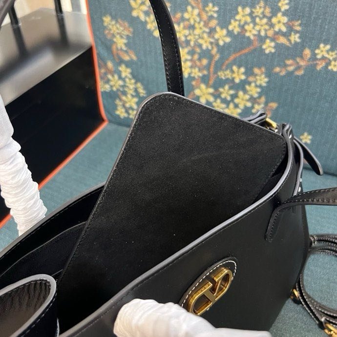 Сумка шоппер Valentino Garavani Antibes среднего размера из кожи 35 см фото 5