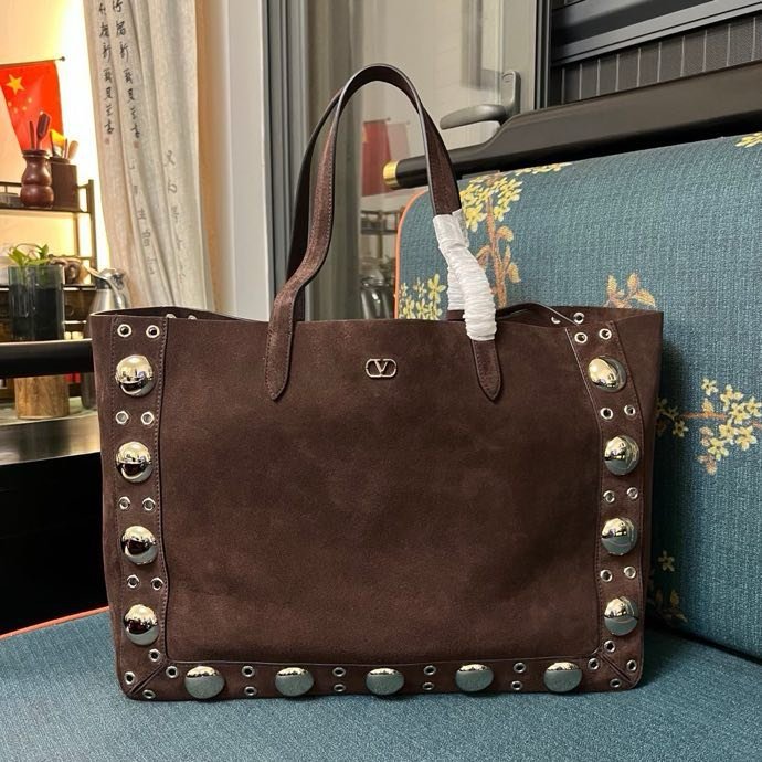 Сумка шоппер Valentino Garavani Nellcote Grained Calfskin 46 см