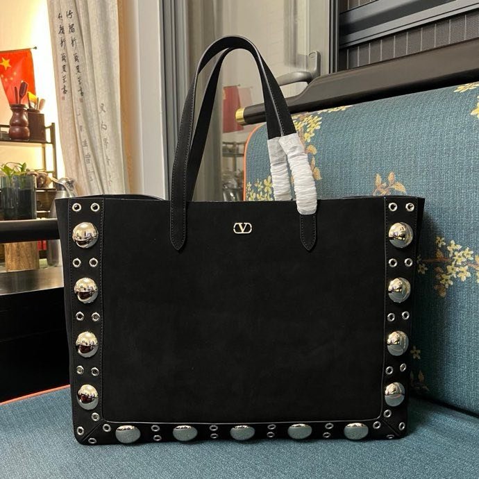 Сумка шоппер Valentino Garavani Nellcote Grained Calfskin 46 см