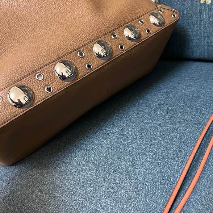 Сумка шоппер Valentino Garavani Nellcote Grained Calfskin 46 см фото 3