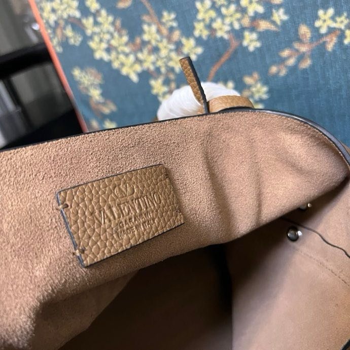 Сумка шоппер Valentino Garavani Nellcote Grained Calfskin 46 см фото 4