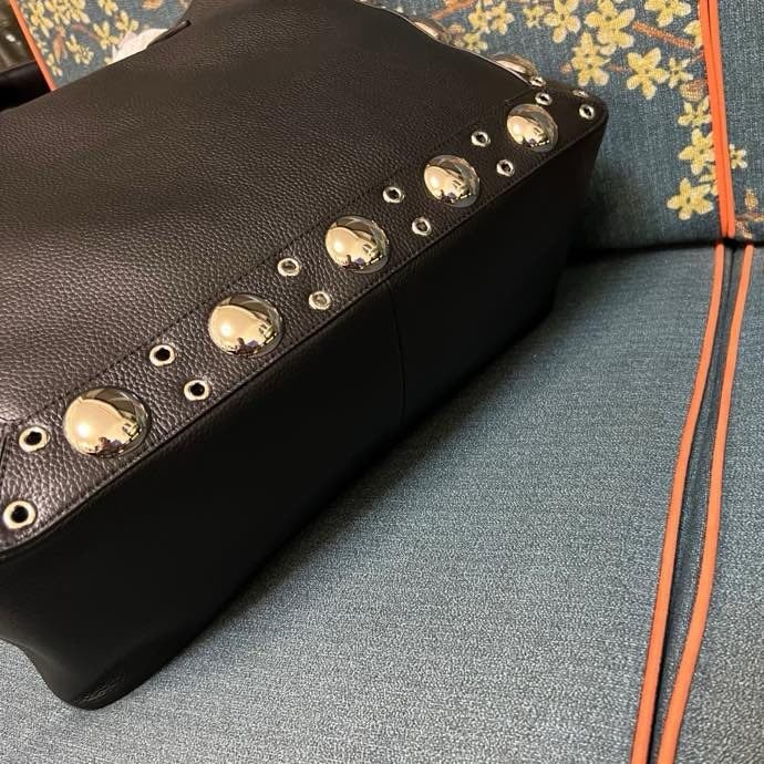 Сумка шоппер Valentino Garavani Nellcote Grained Calfskin 46 см фото 5