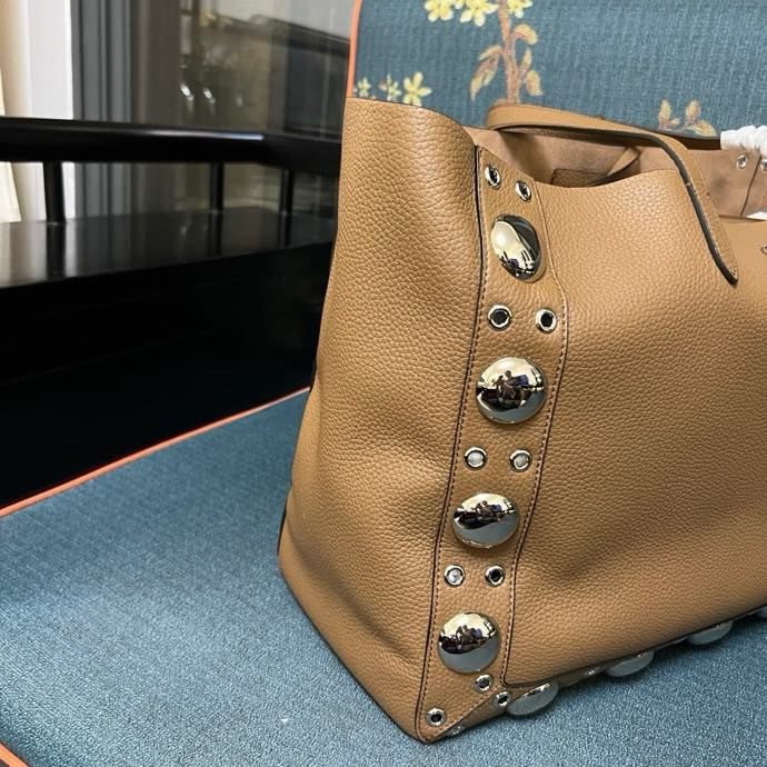 Сумка шоппер Valentino Garavani Nellcote Grained Calfskin 46 см фото 7