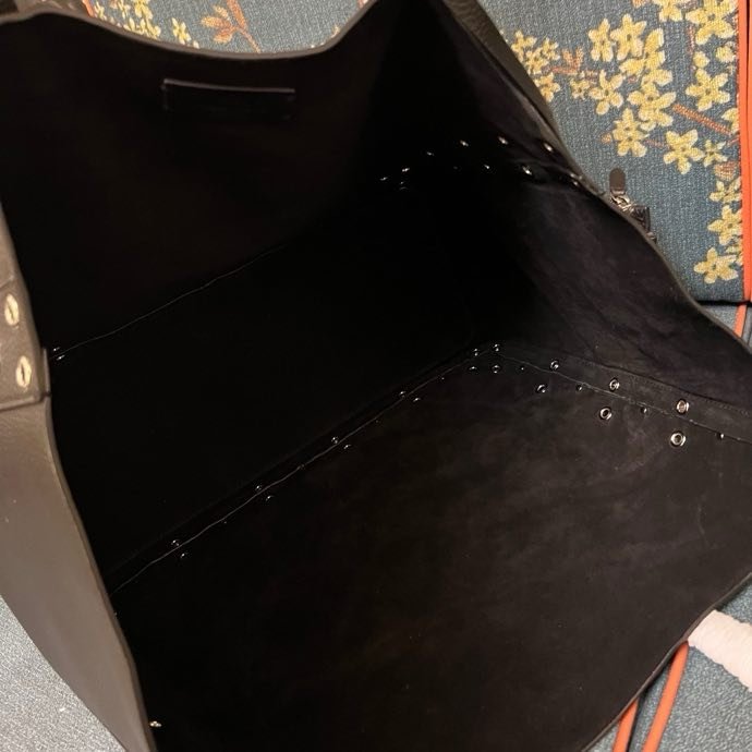 Сумка шоппер Valentino Garavani Nellcote Grained Calfskin 46 см фото 8