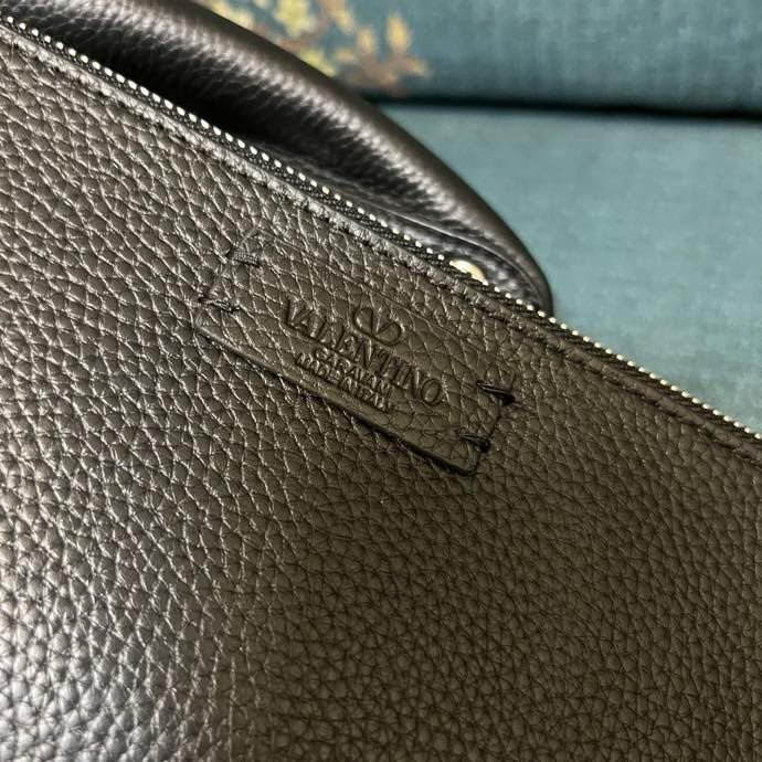 Сумка шоппер Valentino Garavani Nellcote Grained Calfskin 46 см фото 9