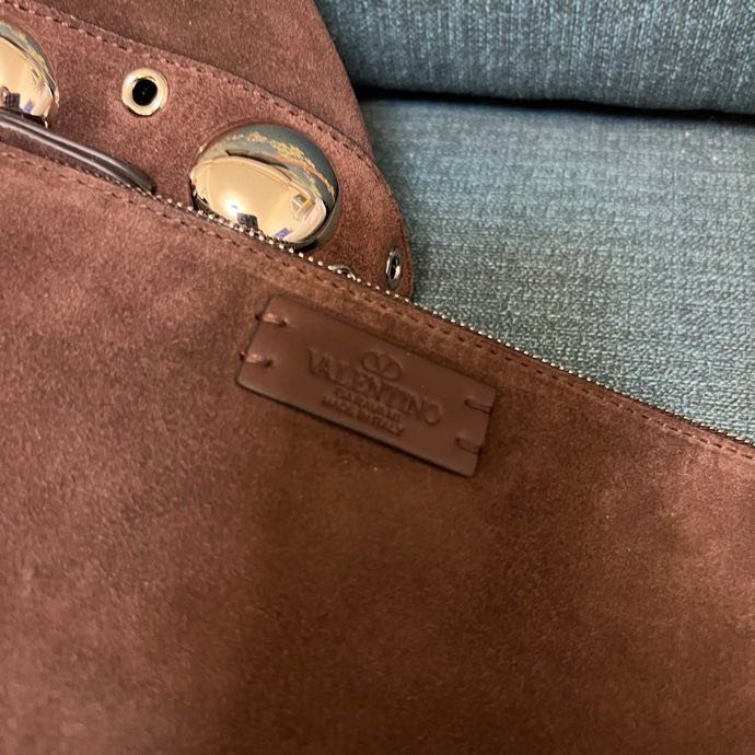 Сумка шоппер Valentino Garavani Nellcote Grained Calfskin 46 см фото 9