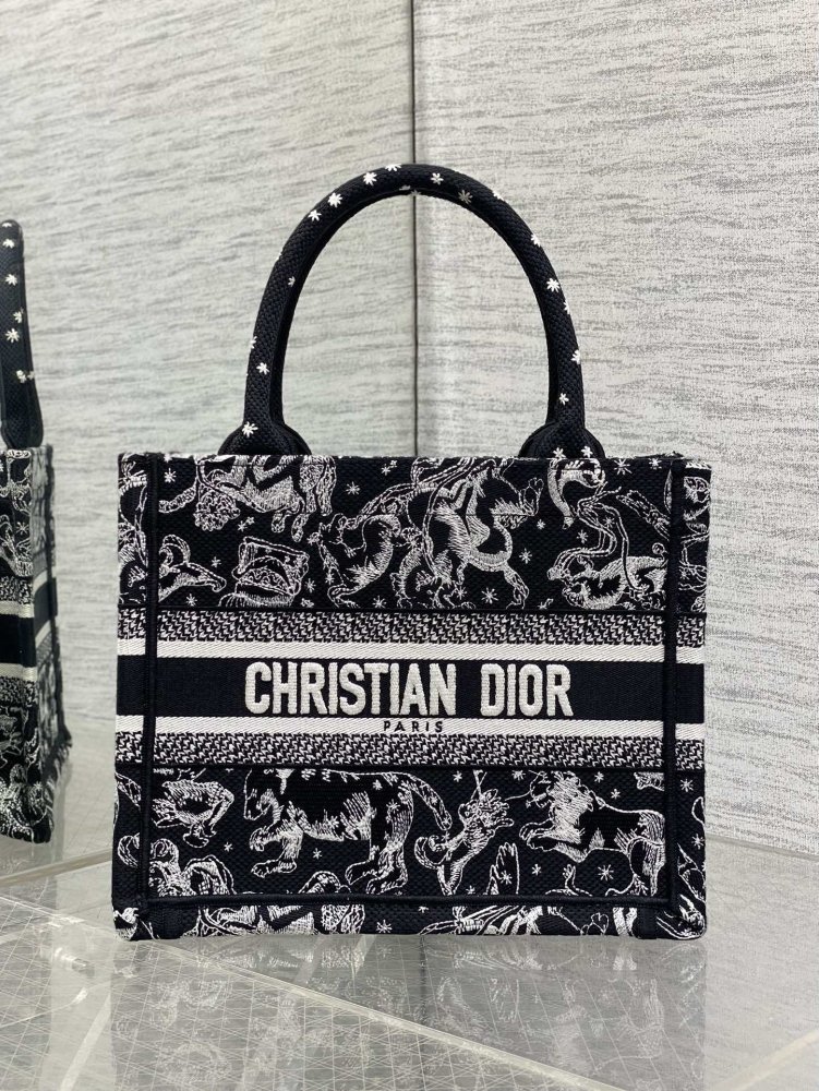 A bag тоут 26 cm Dior Book Tote Zoo Collection