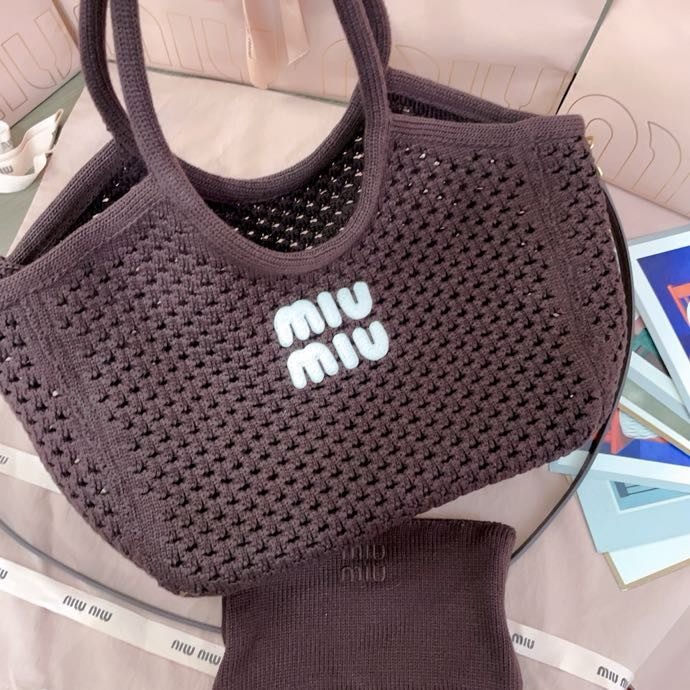 Сумка тоут Miu Isetan 28 см фото 3