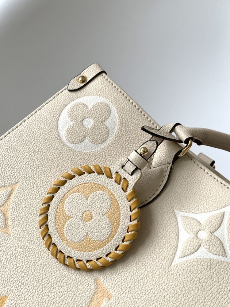 Сумка тоут OnTheGo 34 см фото 4