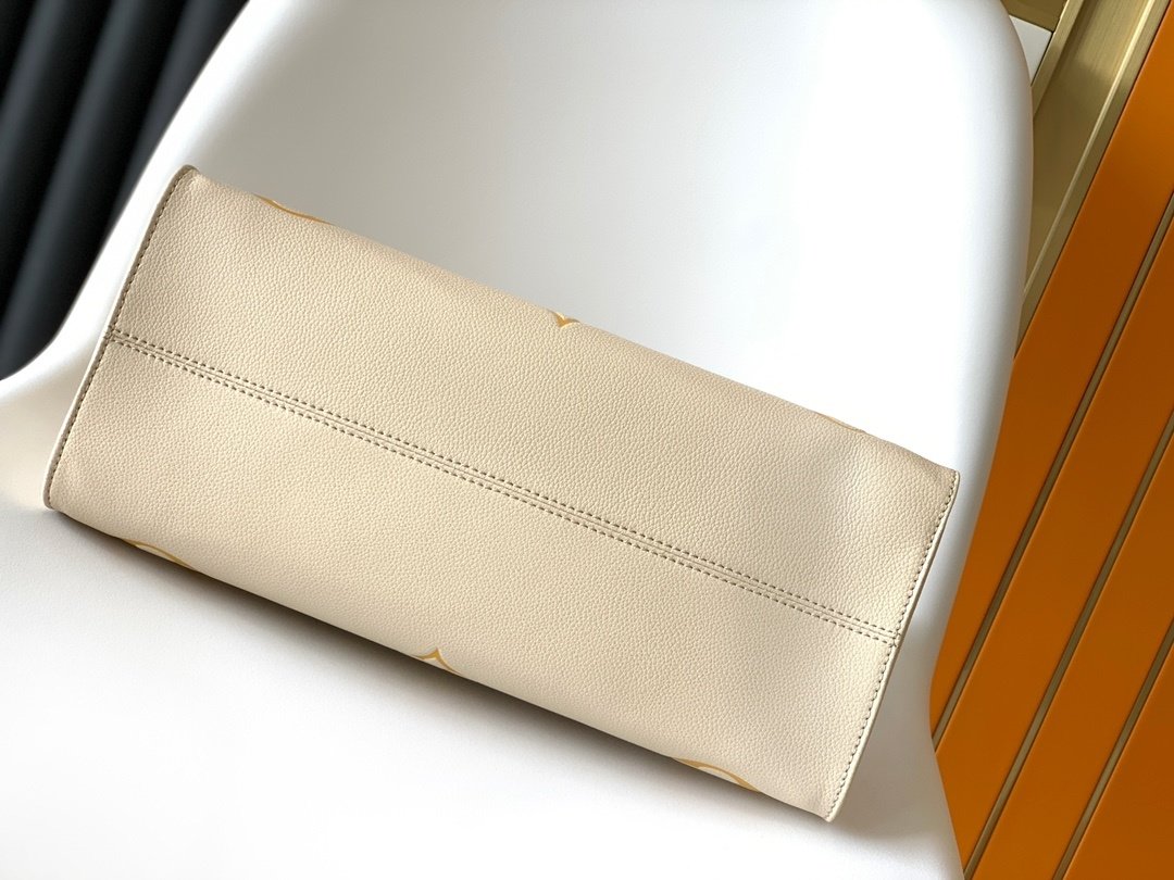 Сумка тоут OnTheGo 34 см фото 5