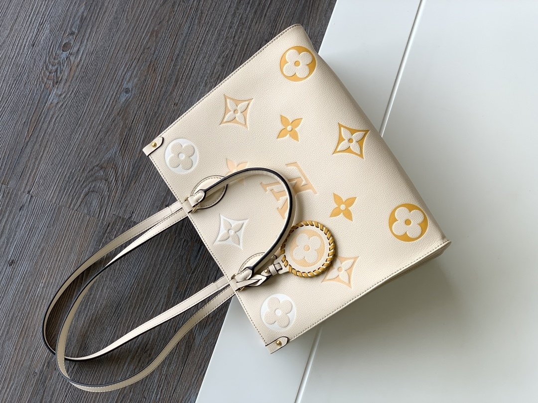 Сумка тоут OnTheGo 34 см фото 9